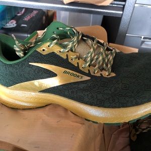Brooks Launch 7 Green & Gold running shoes.